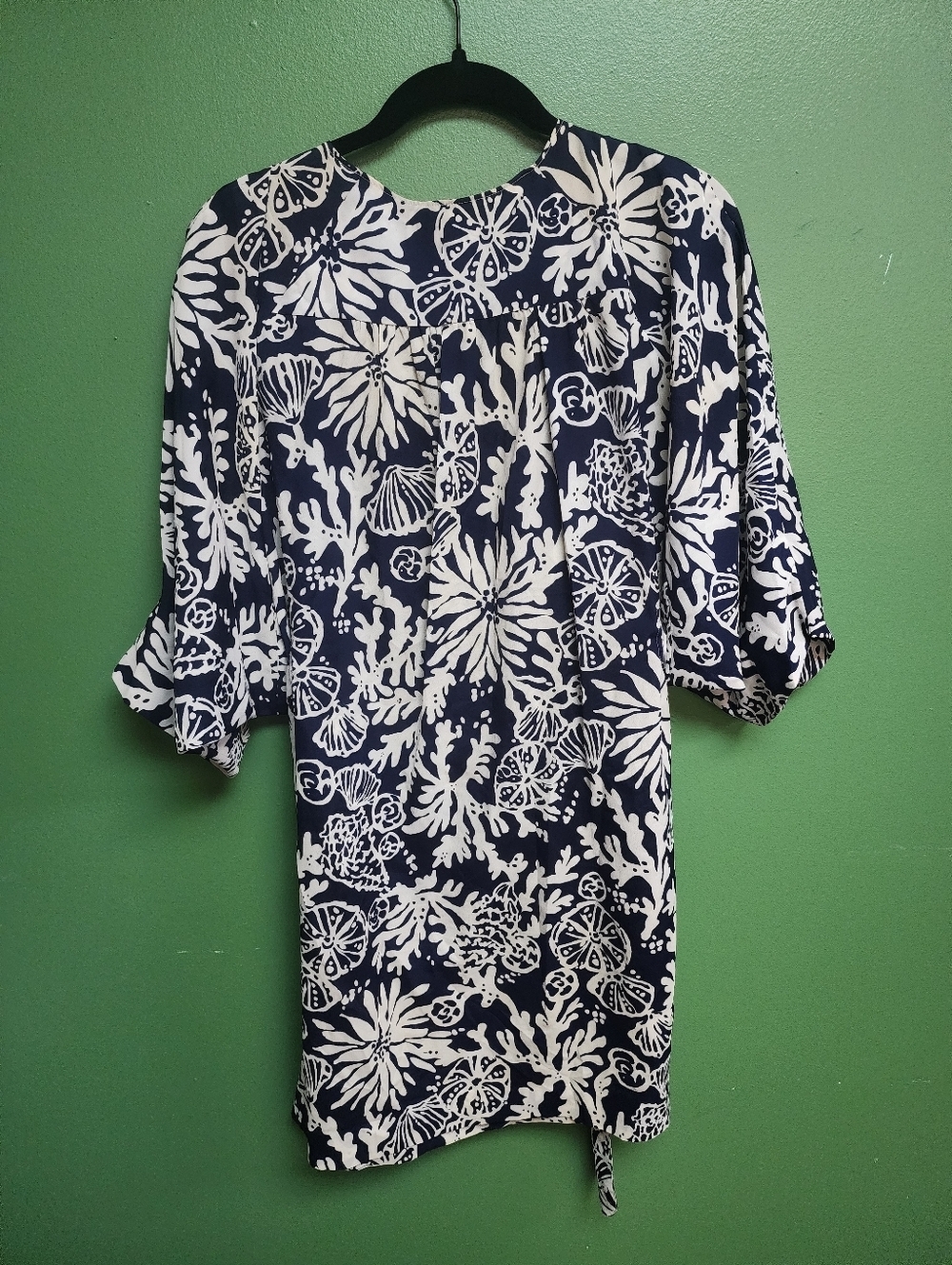Lilly Pulitzer Navy & White Coral Print Embellished Tunic Top โ Size Small - Picture 3 of 3